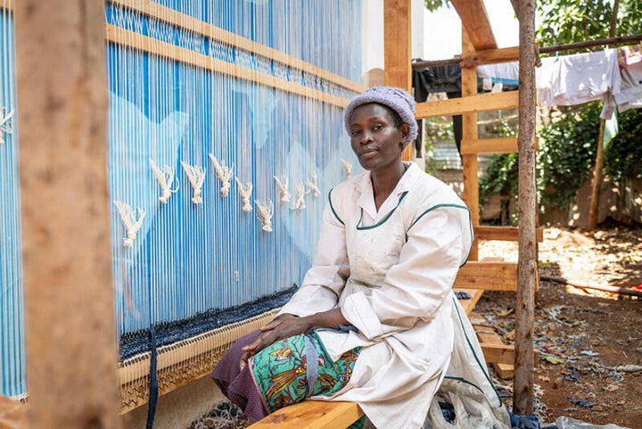 African Queen Teppich handgewebt aus DENIM - mikono.africa Jacken aus Kenia bunte Bomberjacke Partyjacke faire sozial nachhaltig designed in Kenia