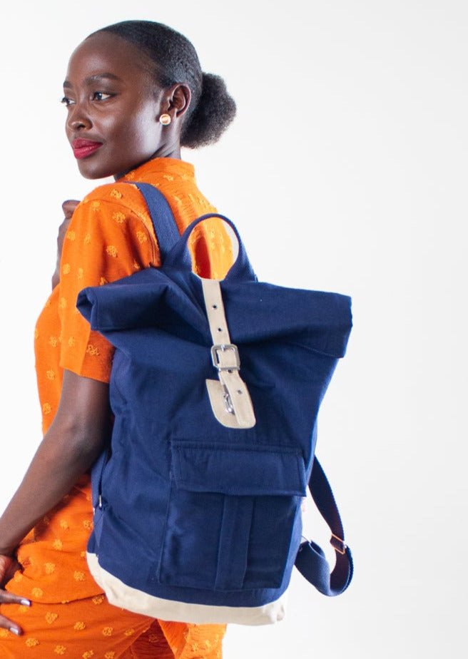 Blauer Foldtop - Rucksack made in Kenya - mikono.africa Jacken aus Kenia bunte Bomberjacke Partyjacke faire sozial nachhaltig designed in Kenia