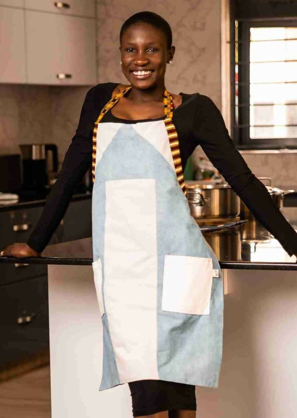 Küchenschürze DENIM - mikono.africa Jacken aus Kenia bunte Bomberjacke Partyjacke faire sozial nachhaltig designed in Kenia
