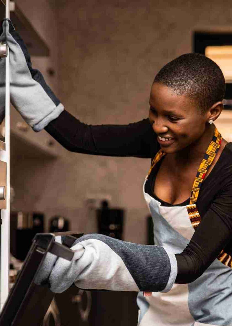 Ofenhandschuhe für Kochen und Backen DENIM - mikono.africa Jacken aus Kenia bunte Bomberjacke Partyjacke faire sozial nachhaltig designed in Kenia