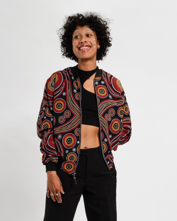 Bomberjacke ‚Kizunguzungu‘ für 99€ - mikono.africa Jacken aus Kenia bunte Bomberjacke Partyjacke faire sozial nachhaltig designed in Kenia