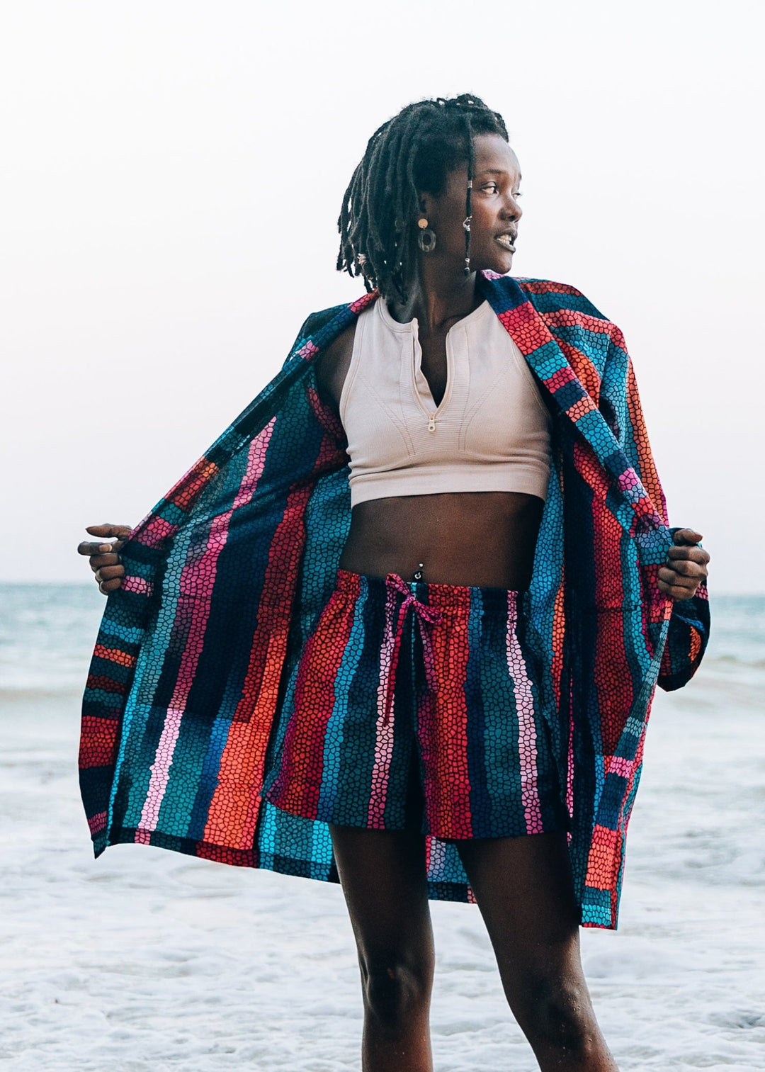 Party-Kimono ‚Rangi‘ - mikono.africa Jacken aus Kenia bunte Bomberjacke Partyjacke faire sozial nachhaltig designed in Kenia