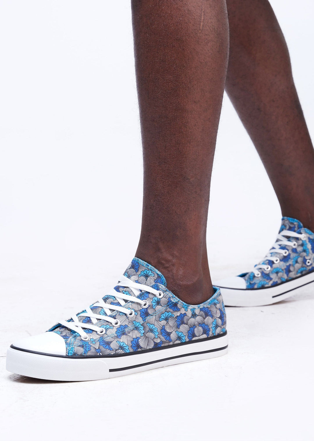 Sneaker ‚Samawati‘ aus Canvas-Stoff für 88€ - mikono.africa Jacken aus Kenia bunte Bomberjacke Partyjacke faire sozial nachhaltig designed in Kenia